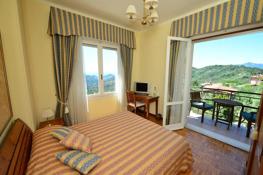 Hotel La Riana Perinaldo 3*,